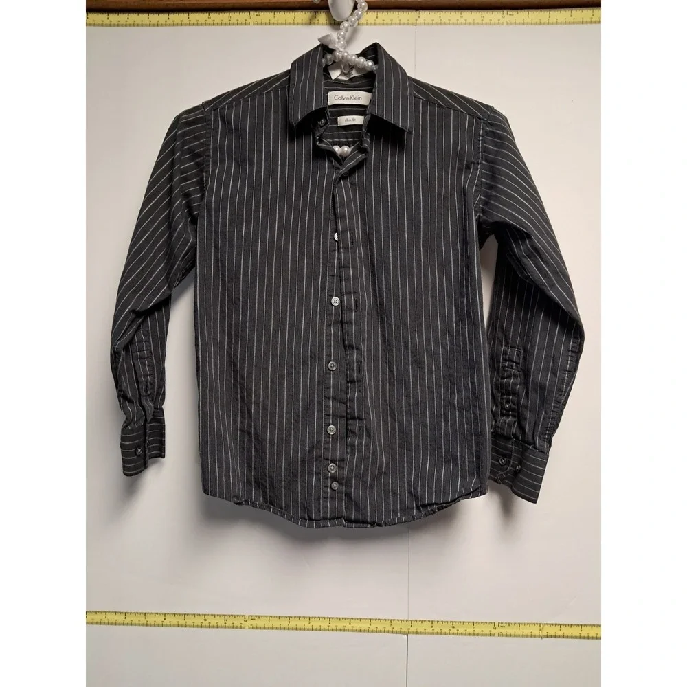 Boys Calvin Klein Pin Stripe Button Down Shirt.‎ Size 8